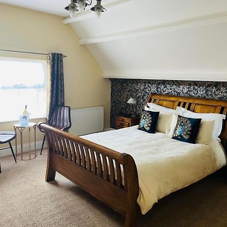 Abbotsleigh Of Whitby Bed & Breakfast Bagian luar foto