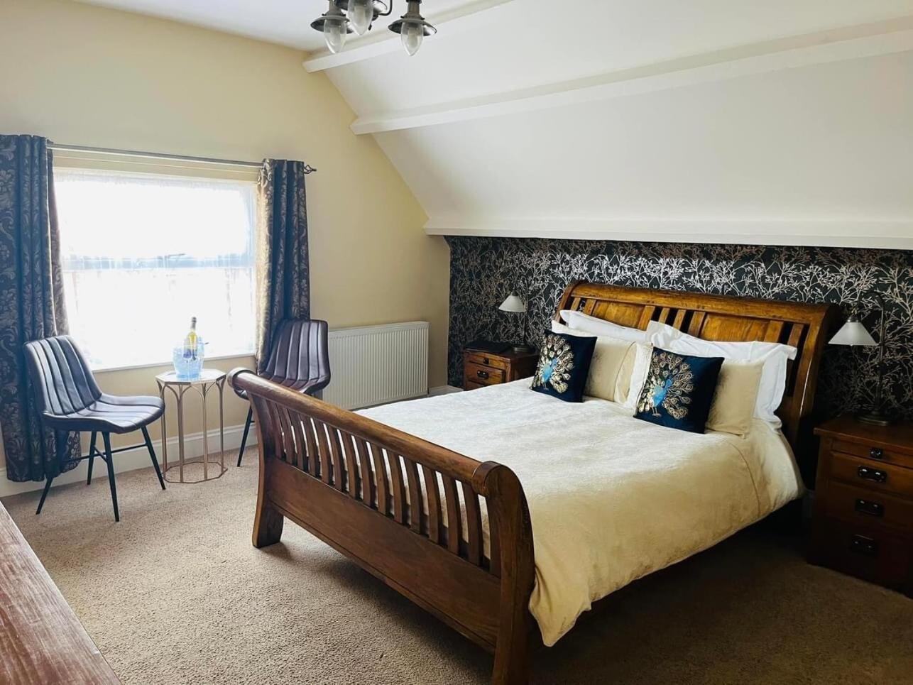 Abbotsleigh Of Whitby Bed & Breakfast Bagian luar foto