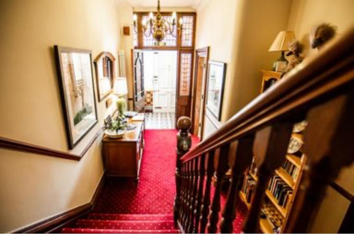 Abbotsleigh Of Whitby Bed & Breakfast Bagian luar foto